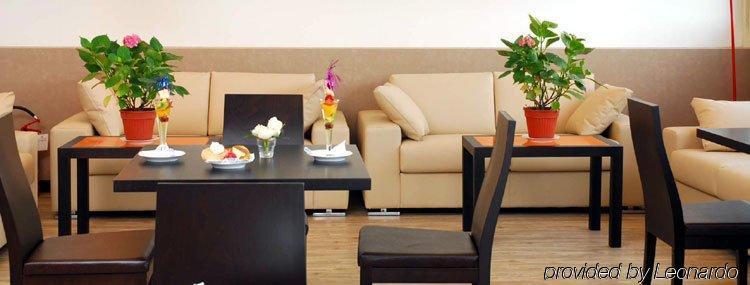 Sailing Center Hotel