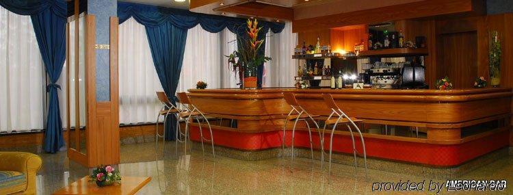 Sailing Center Hotel